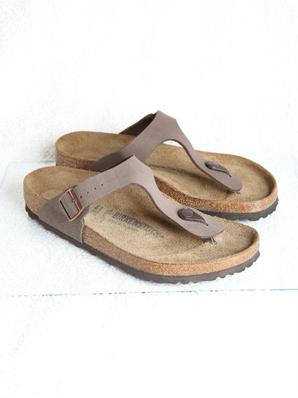 BIRKENSTOCK Gizeh Sandals Oiled Leather Tobacco Brown